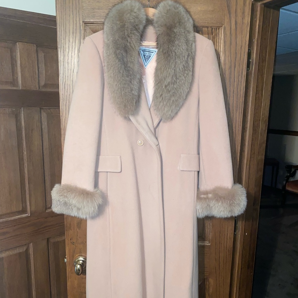 Marvin Richard’s tan fur coat